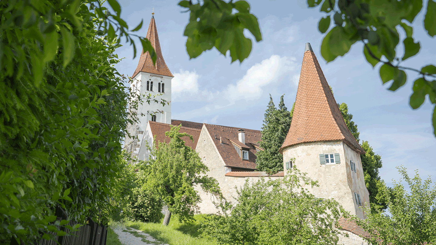 Greding Basilika und Stadtmauer, Foto: Stadt Greding