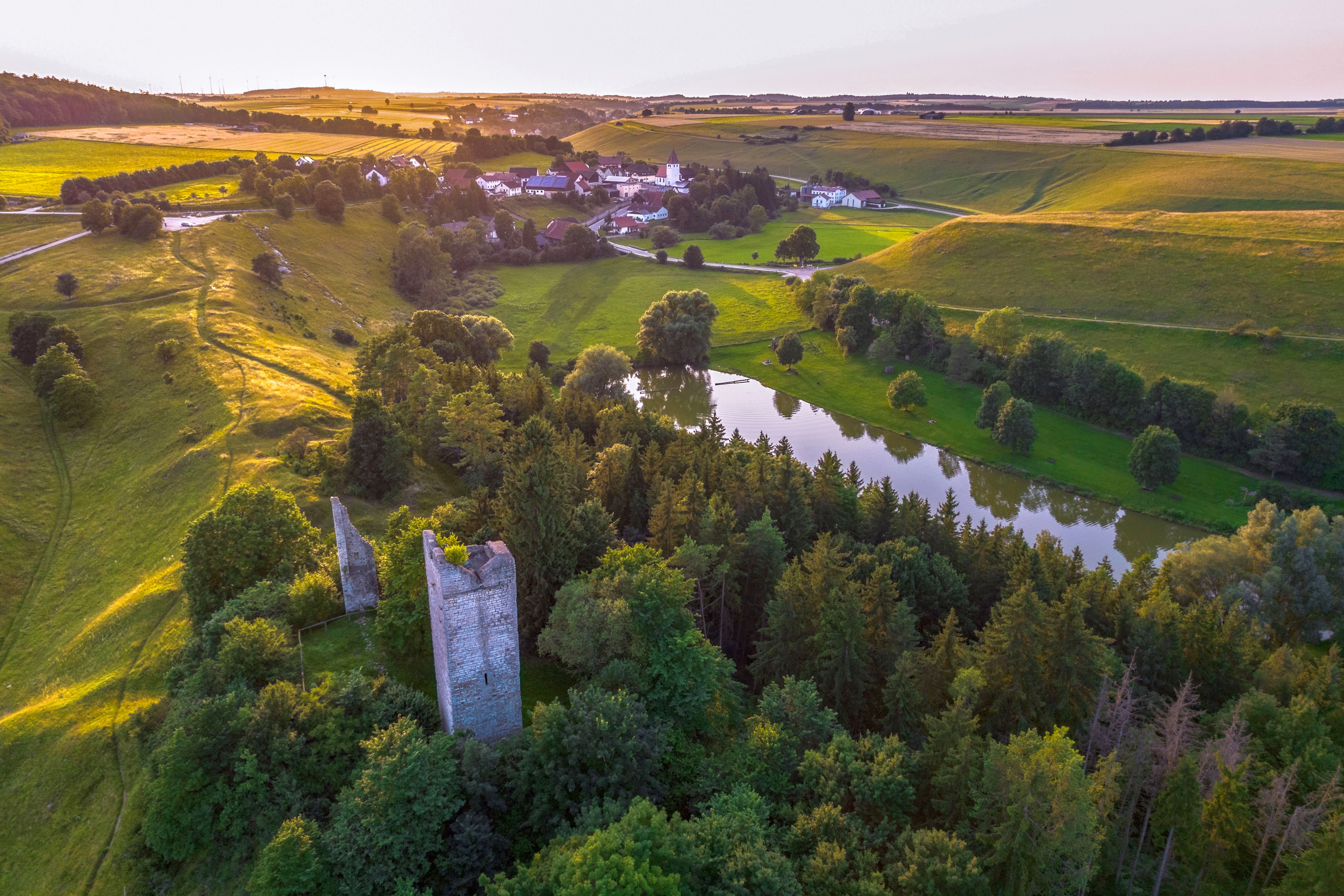 Bechthal Ruine und Weiher, Foto: Jürgen Isl