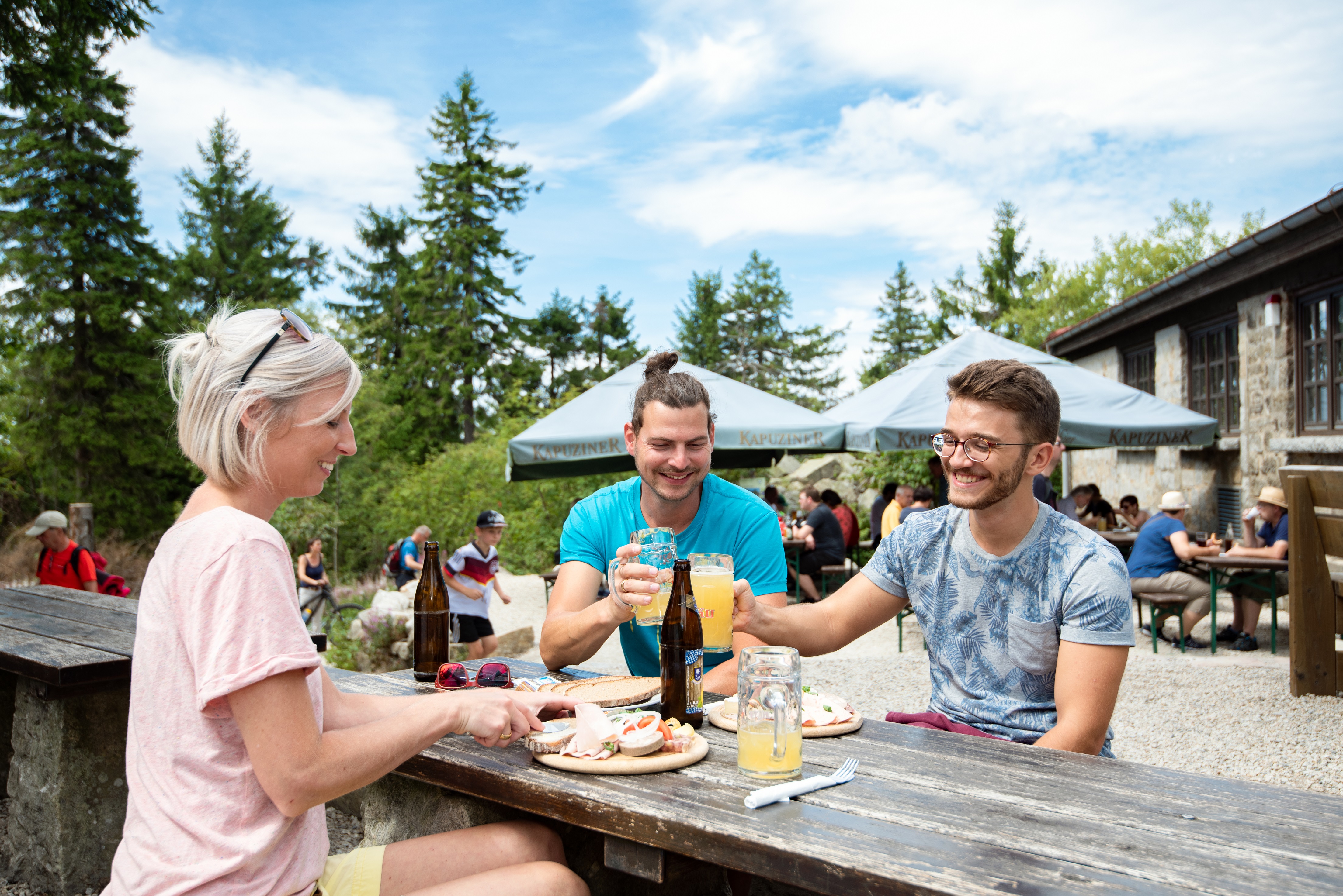 Ochsenkopfgipfel Asenturm - Einkehr; Foto: Tourismus & Marketing GmbH Ochsenkopf - Paula Bartels