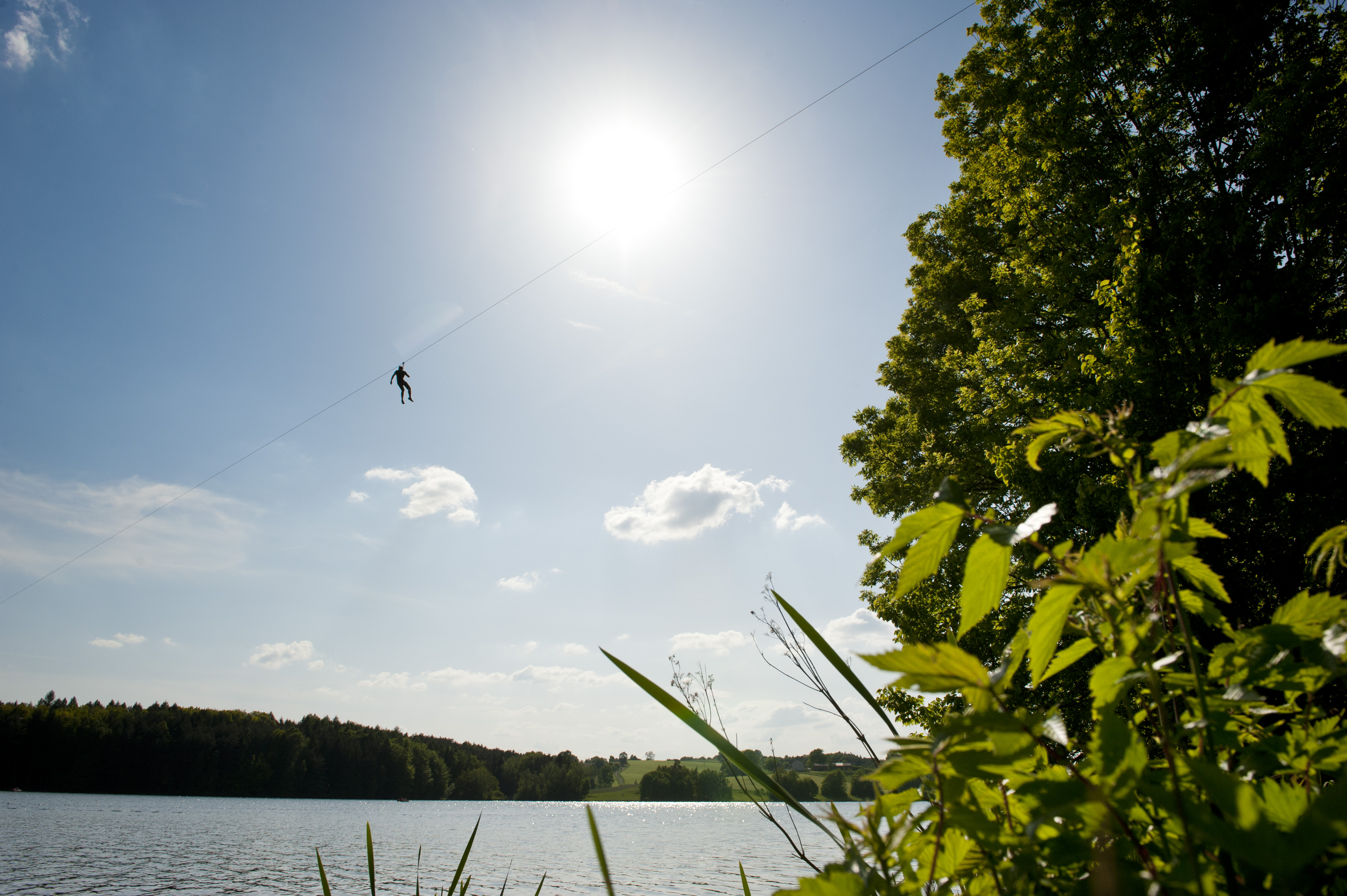 Mit der Zipline über den Igelsbachsee, Foto: Tourismusverband Fränkisches Seenland Andreas Hub