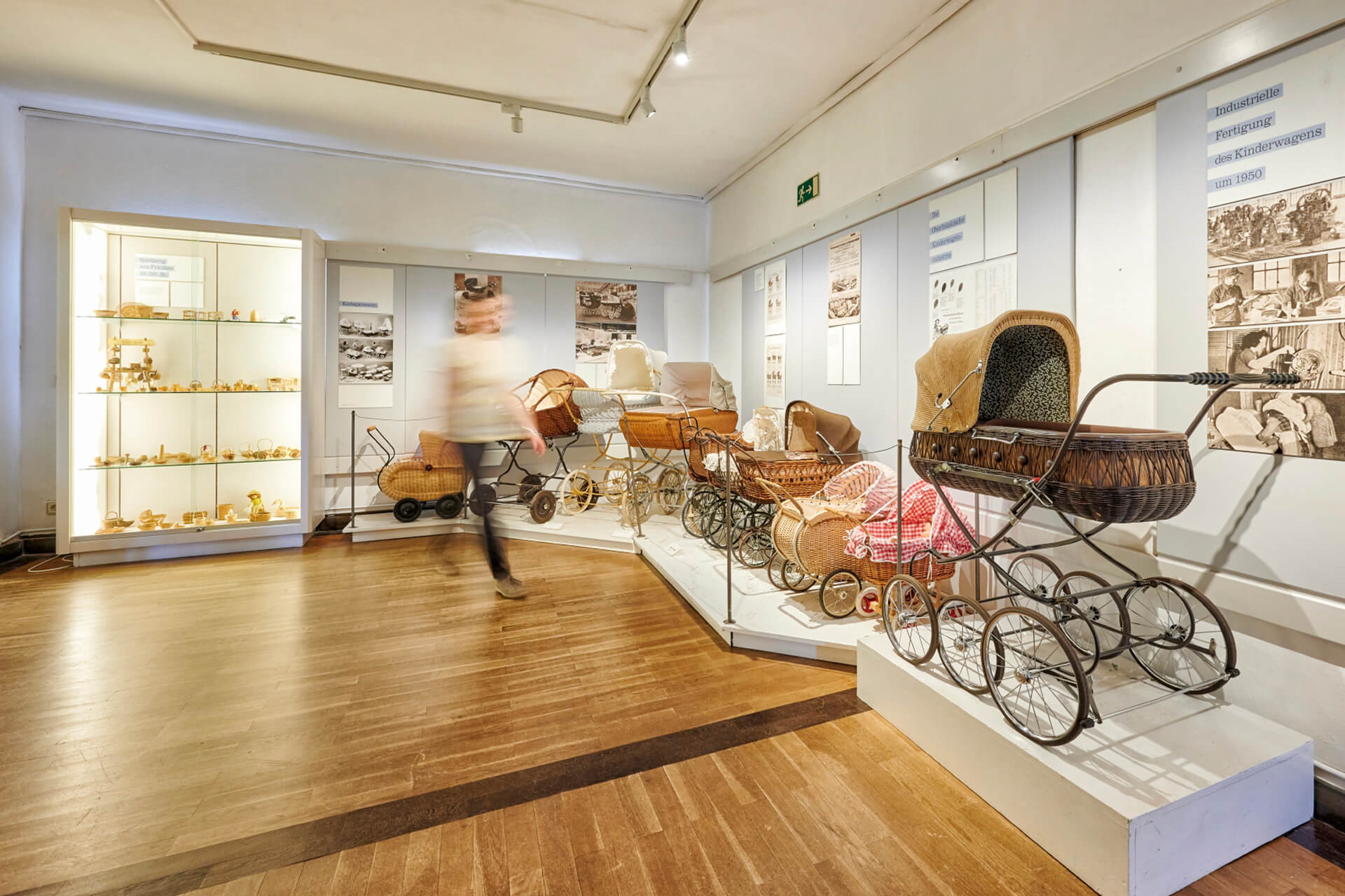 Kinderwagenausstellung im Deutschen Korbmuseum, Foto: erlebe.bayern - Florian Trykowski