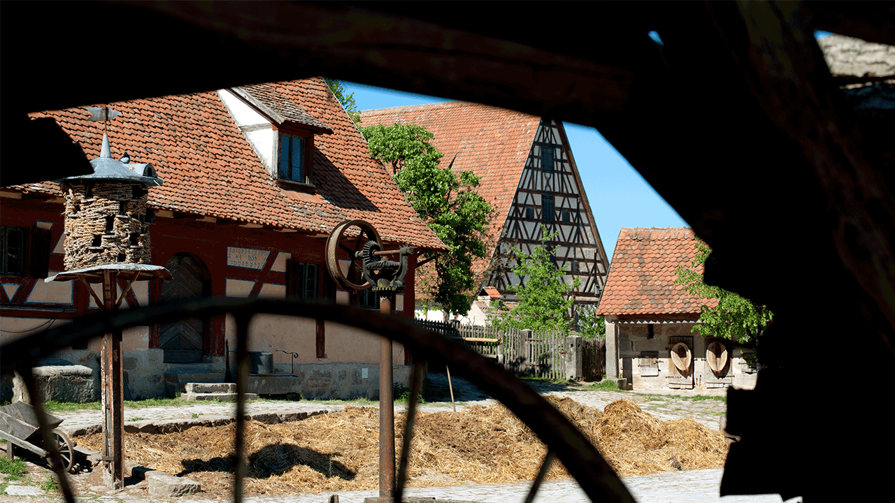 Blick auf den Bauernhof im Freilandmuseum, Foto: Hub