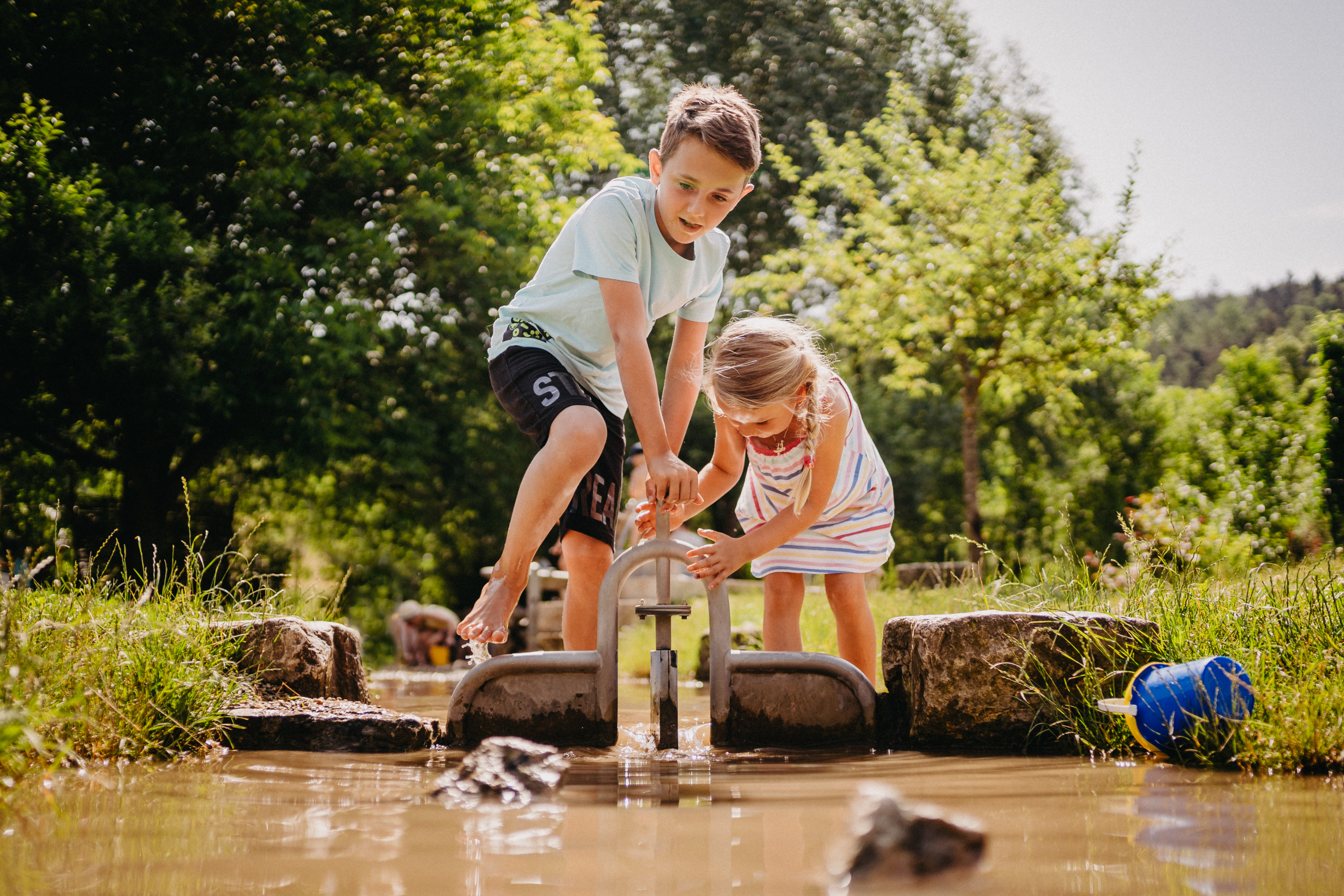 Wasserspielplatz Enkering, Foto: Naturpark Altmühltal - Stefan Schramm