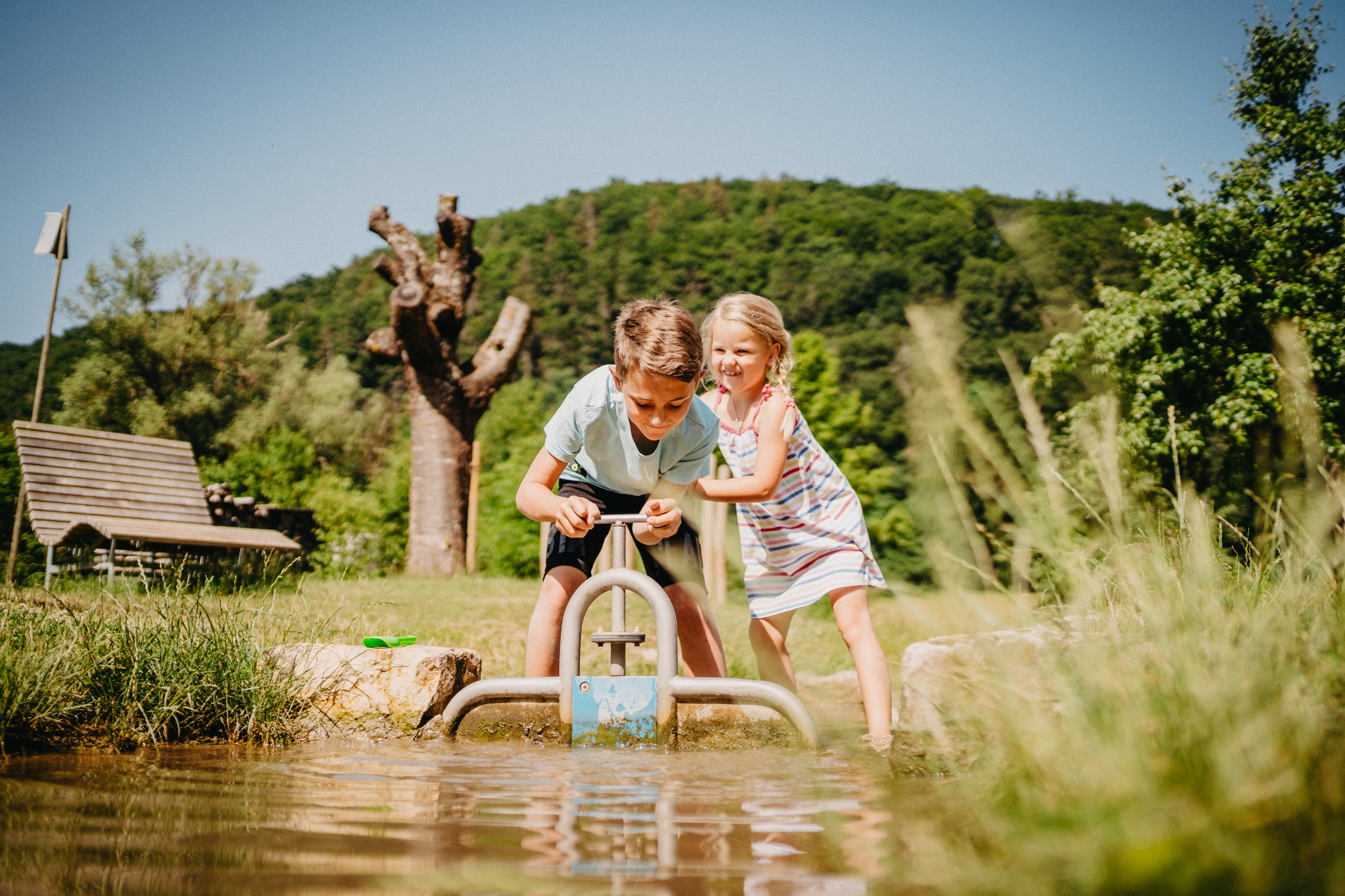 Wasserspielplatz Enkering, Foto: Naturpark Altmühltal - Stefan Schramm