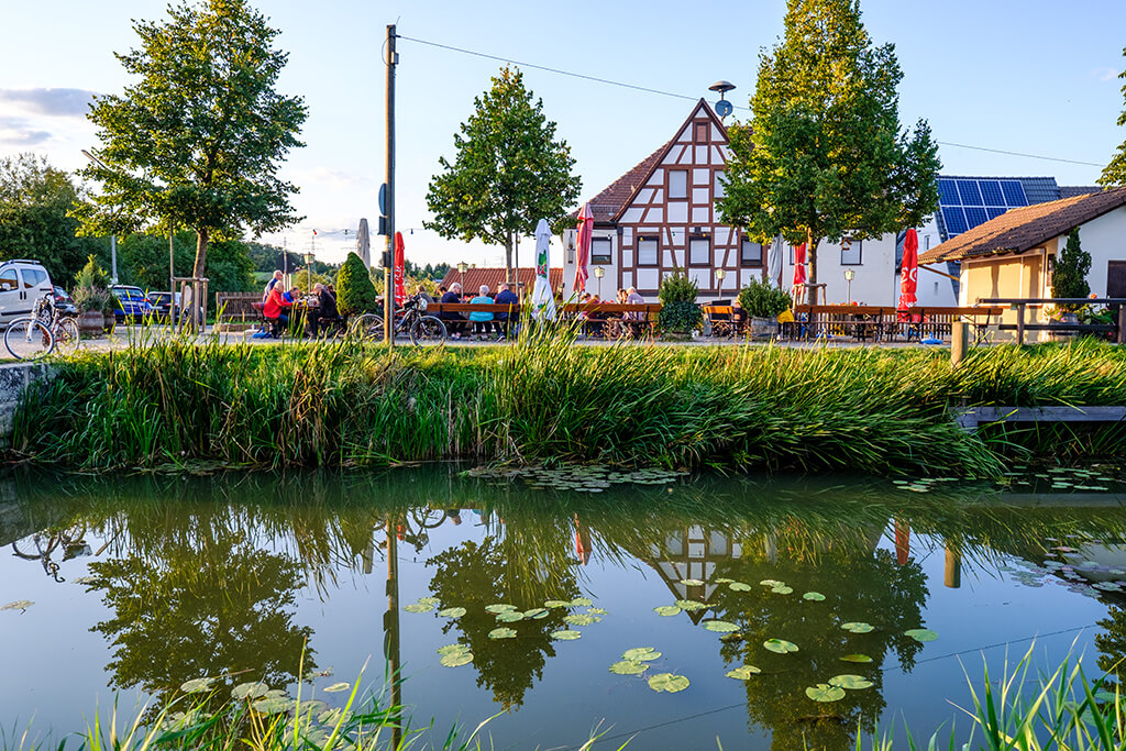 Biergarten am Ludwig-Donau-Main-Kanal, Foto: NLT / Thomas Geiger