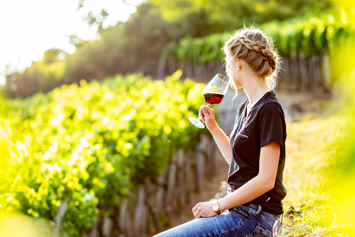 Weinprinzessin Annalena Werb beim Sundowner, Foto: Stefan Bayer