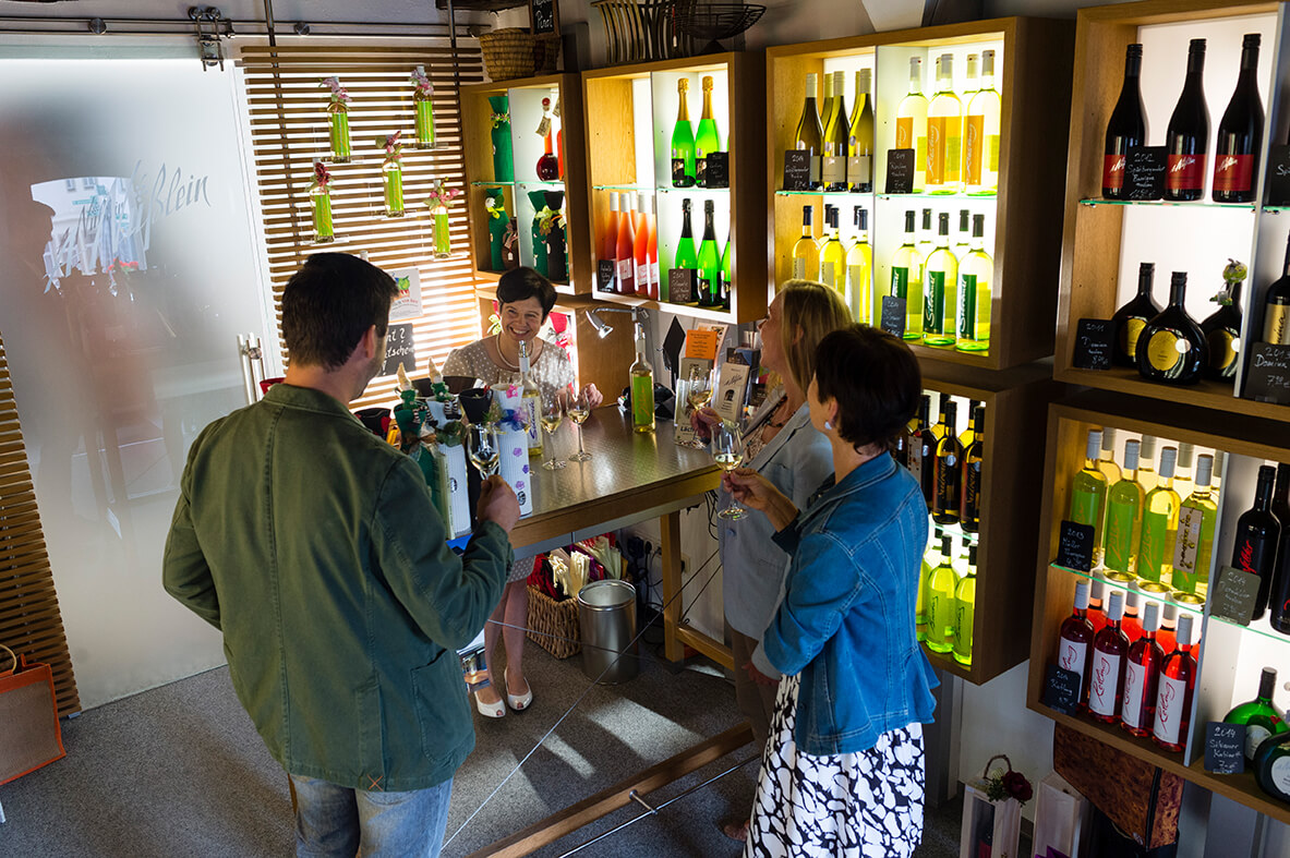 Besuch in der Vinothek bei Weinhaus Nüsslein, Foto: Weinhaus Nüsslein Besuch in der Vinothek bei Weinhaus Nüsslein, Foto: Weinhaus Nüsslein
